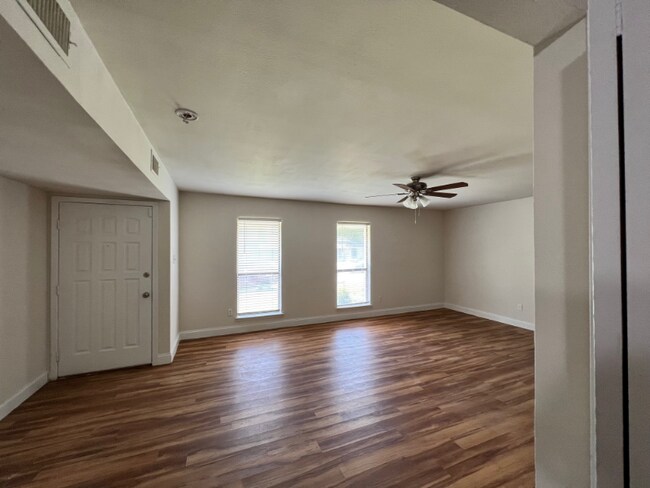 Foto del edificio - 1505 Larchmont Dr
