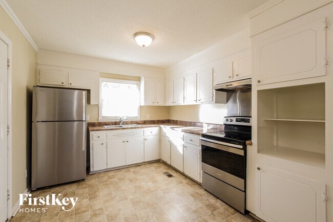Building Photo - 8 Spruce Pine Dr