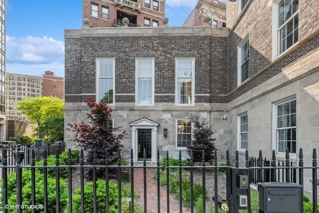Building Photo - 2700 N Lakeview Ave