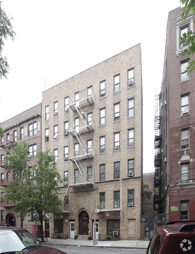 Primary Photo - 310 E 196th St