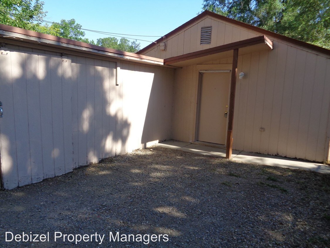 Primary Photo - 725 Custer Ave
