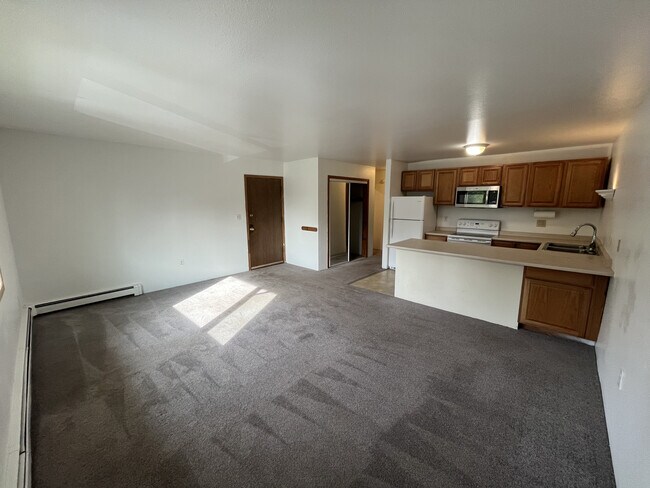 Foto del edificio - 615 Ginko Rd