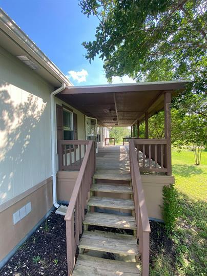 Foto del edificio - 99 Roots Rd