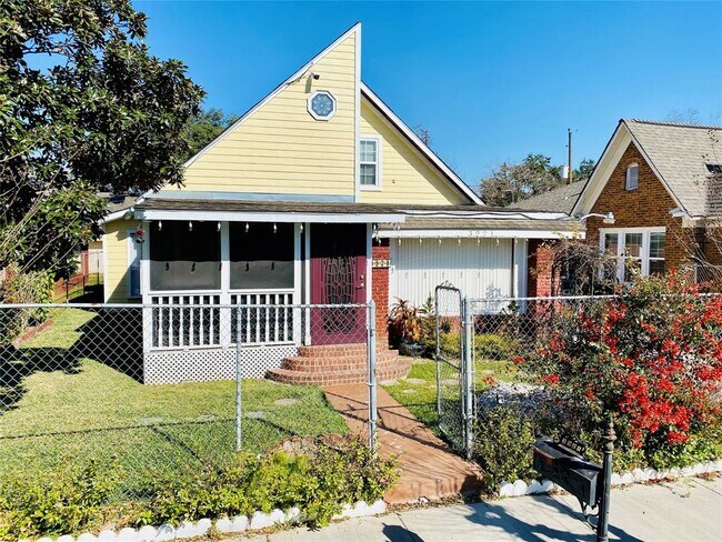 Foto del edificio - 3921 Woodleigh St