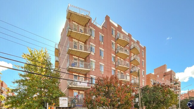 Building Photo - 35-06 Leavitt St