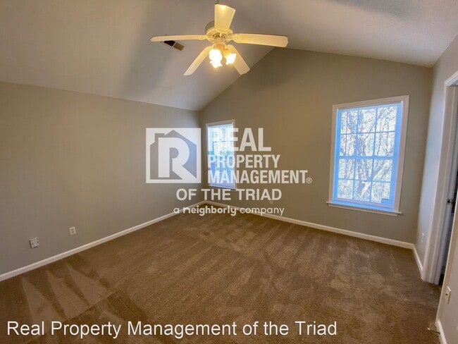Building Photo - 4 br, 2 bath House - 4600 Summit Ave #B