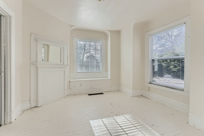 Building Photo - 800 20th Ave