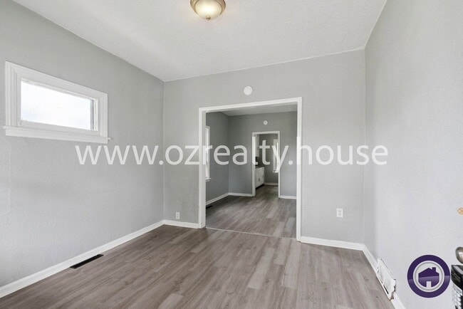 Building Photo - 207 Pulaski St