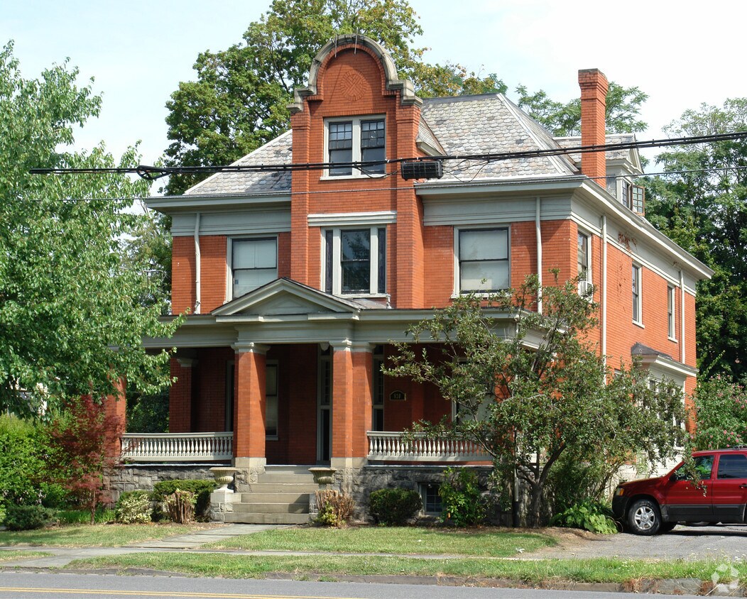 Primary Photo - 820 W 3rd St
