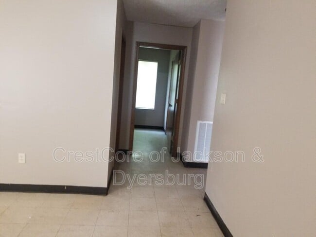 Building Photo - 310 Holly St