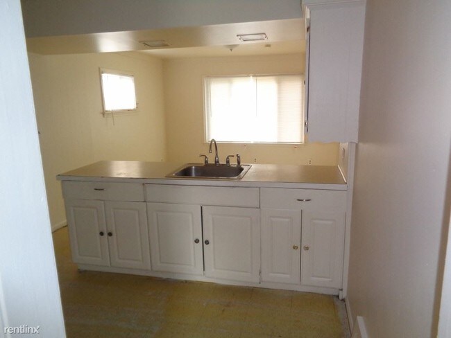 Building Photo - 3 br, 1.5 bath House - 16622 Bringard Dr