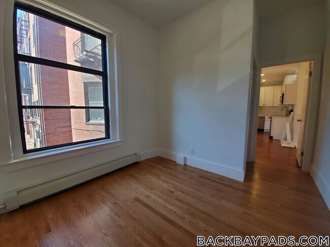 Building Photo - 499 Beacon St