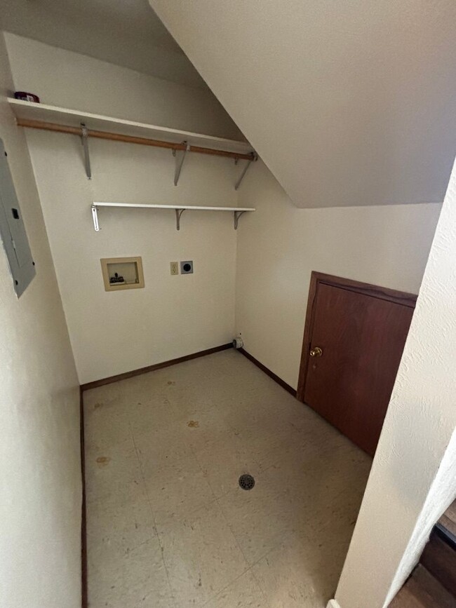 Building Photo - 111 Tyler Way