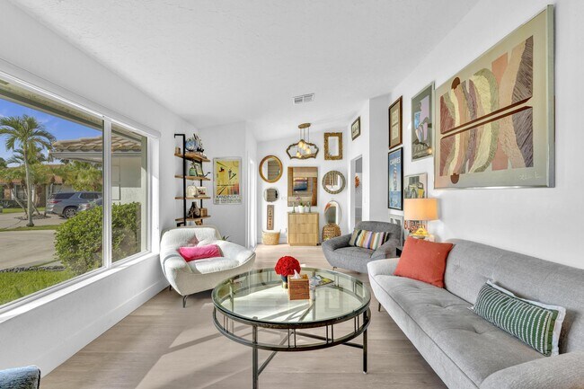 Foto del edificio - 12502 Baywind Ct