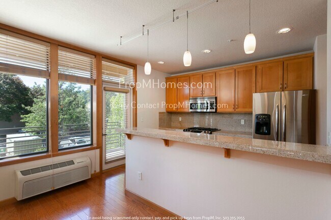 Building Photo - Gorgeous Two Bedroom Condominium In Berang...