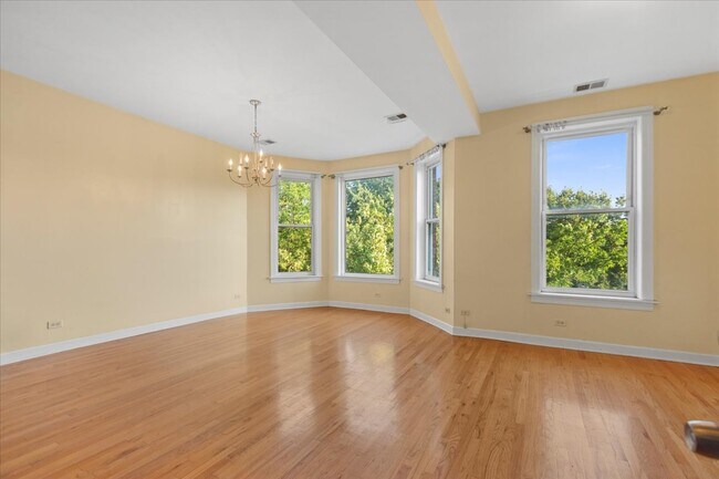 Foto del edificio - 2254 W Adams St