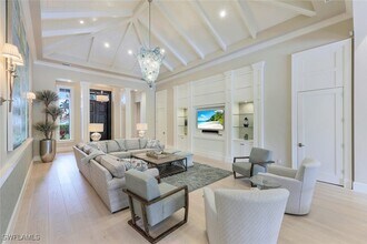 Building Photo - 425 Harbour Dr