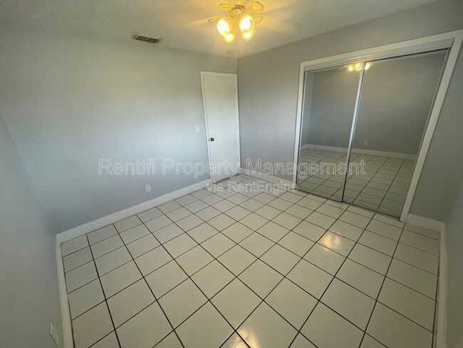 Photo - 717 SE 9th St Apartment