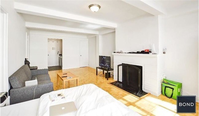 Foto del edificio - 307 E 44th St