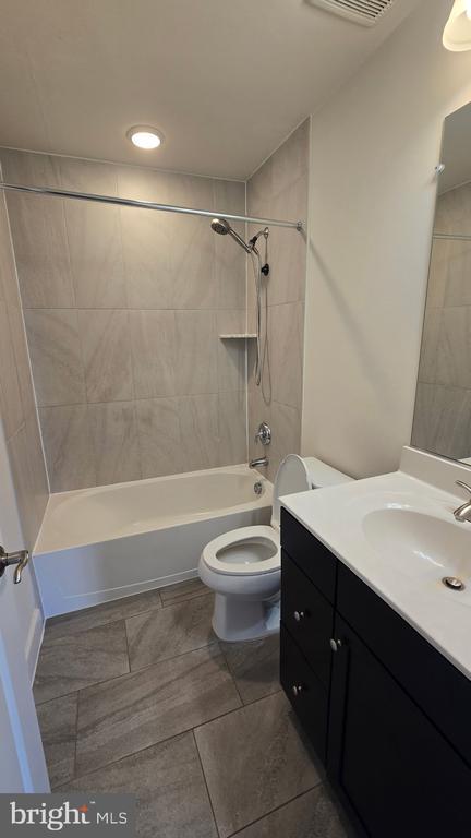 Foto del edificio - 8754 Elsing Green Dr