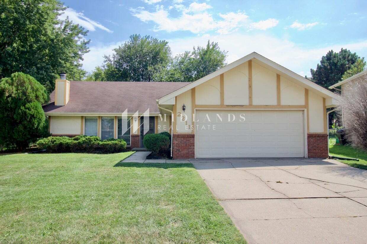 Primary Photo - Multi-level Home In Bellevue