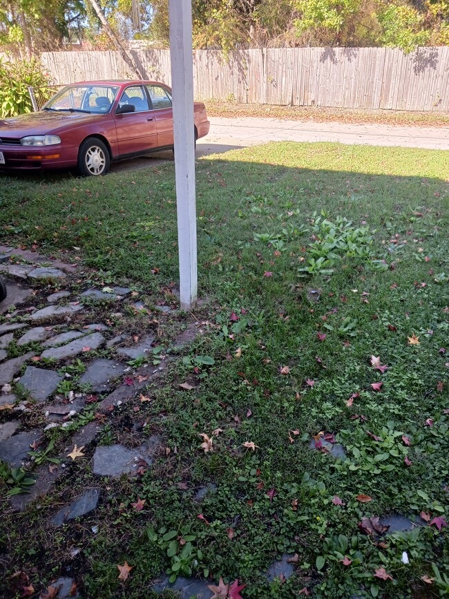 Backyard Parking - 6598 Stoney Point North