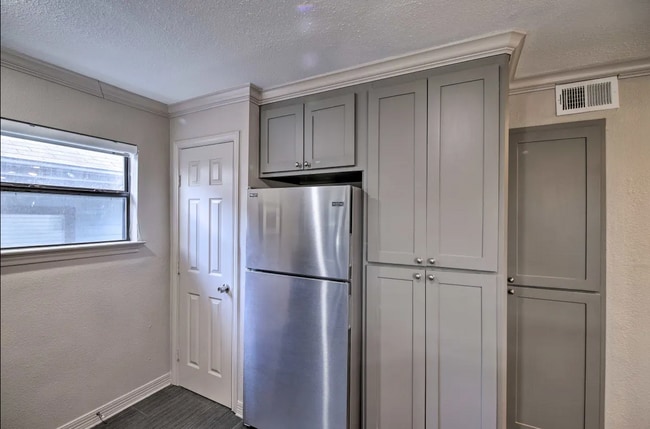 Photo - 2211 Blodgett St Apartment