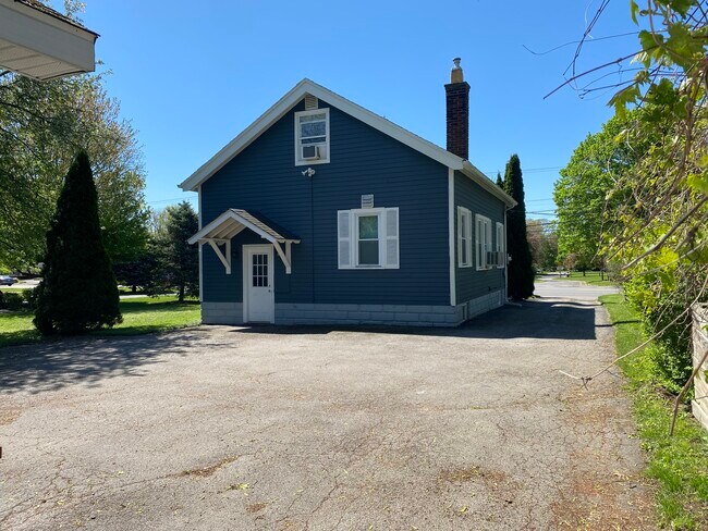 Área trasera de la casa - 344 Fairport Rd