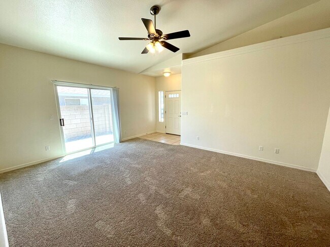 Foto del edificio - Great 3 Bedroom Duplex near the Kingman Hospital!