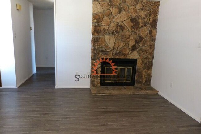 Building Photo - Super cute 2 bedrooms 1 bath apartment.