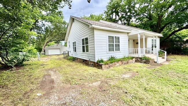Building Photo - Spacious 3 Bedroom Home with Modern Updates & Shop
