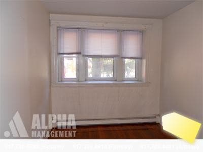 Foto del edificio - 208 Winthrop Rd