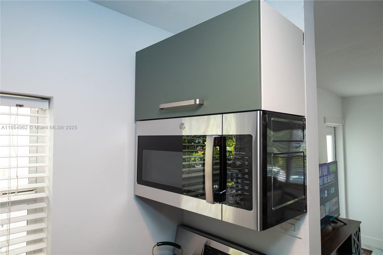 Primary Photo - 224 Meridian Ave