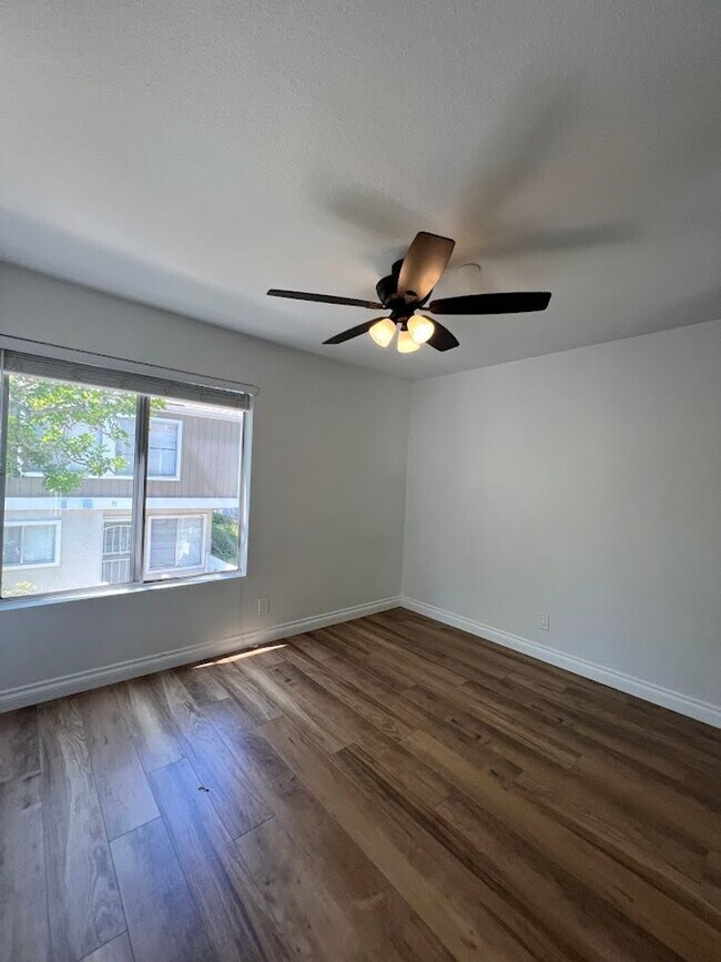 Foto del edificio - Aliso Viejo 2 bed 1 bath