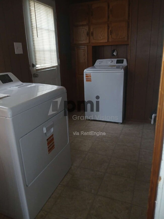 Building Photo - 1404 S 6th St