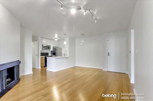 Building Photo - 370 Imperial Way