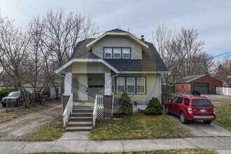 Building Photo - 829 Clinton St