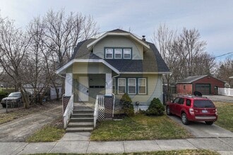 Building Photo - 829 Clinton St