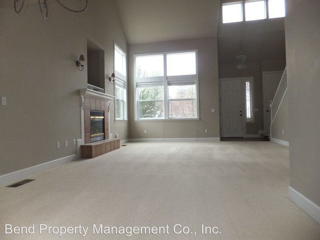 Building Photo - 19501 Meadowbrook Dr