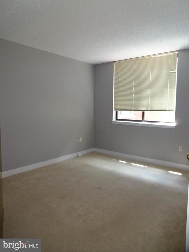 Foto del edificio - 1050 N Taylor St