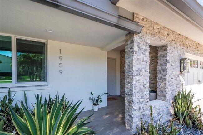 Foto del edificio - 1959 SE 25th Ave