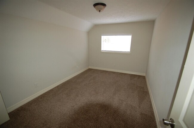 Building Photo - 3338 Walhalla Dr