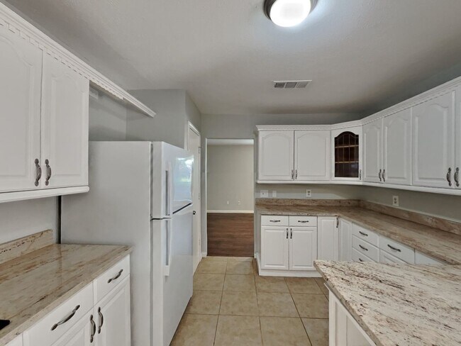Foto del edificio - Spacious 3-Bed, 2-Bath Home in Allen, TX with Split Floor Plan, Double Oven & Large Shaded Backyard