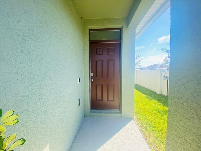 Foto del edificio - Nearly NEW 3 Bed 2 Bath Single Family Home!!