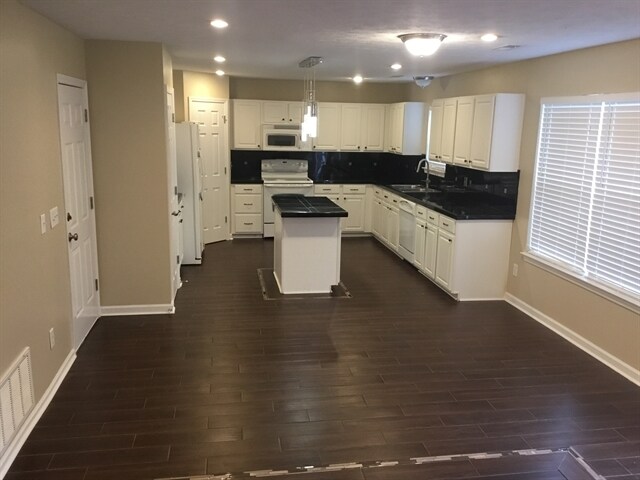 Building Photo - 586 Hollerman Ln
