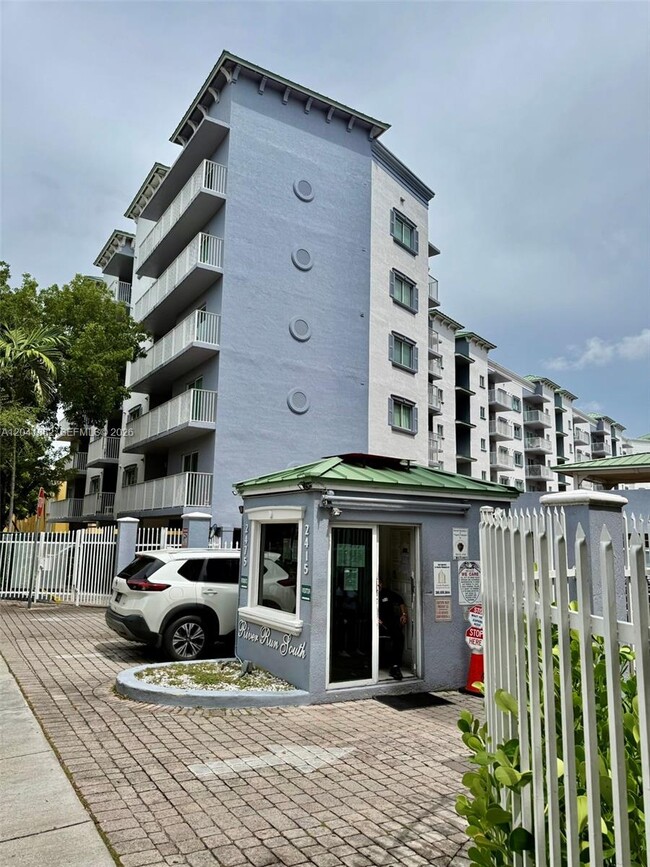 Building Photo - 2475 NW 16th St Rd