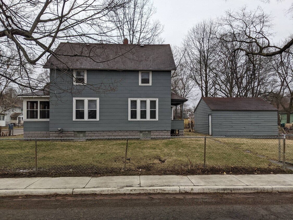 1404 Clinton Ave, Kalamazoo, MI 49001 House Rental in Kalamazoo, MI