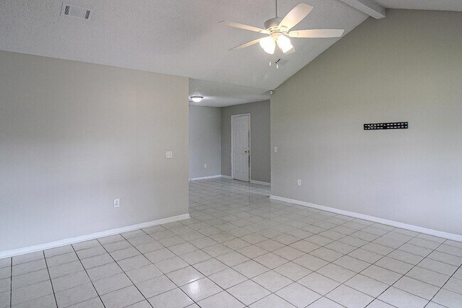 Foto del edificio - 1235 Pineridge Way