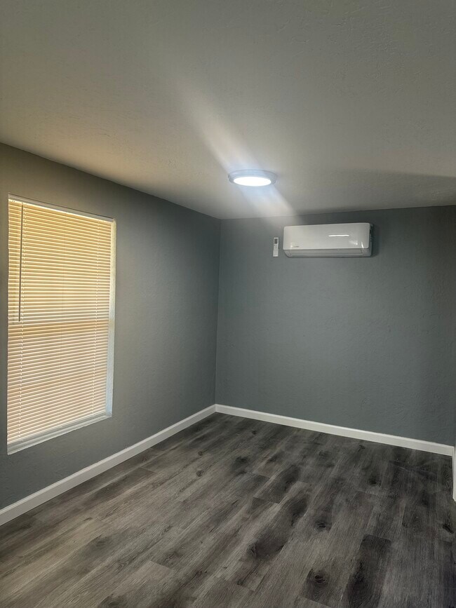 Foto del edificio - 704 SW 7th St