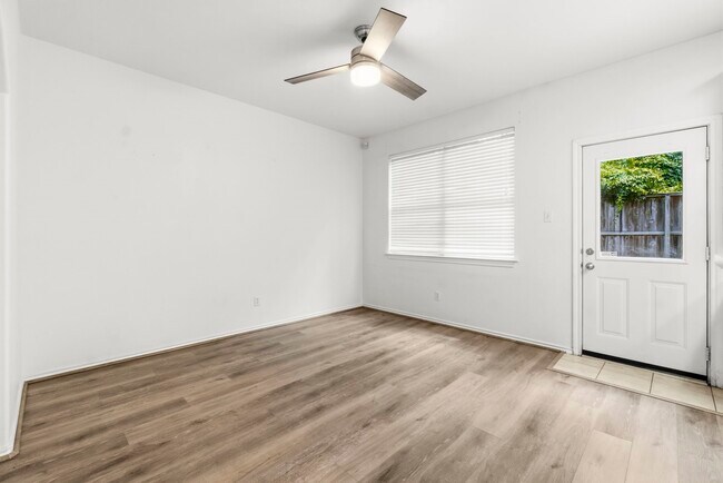Building Photo - 149 Summerhaze Cir